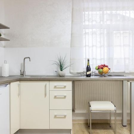 City Center Vip Studio Apartment Львов Экстерьер фото